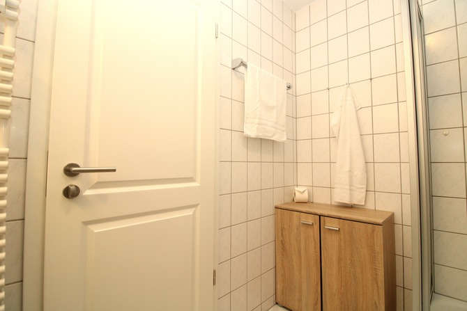 Ferienwohnung in Kühlungsborn - Appartementanlage Ostseeblick Fewo Rügen 12 - Badezimmer mit Stauraum