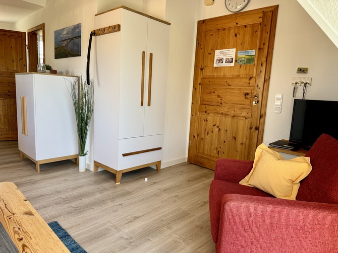 Ferienwohnung in Fehmarn OT Albertsdorf - Weber III - Eingang mit 2 Kleiderschr&auml;nke