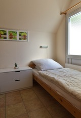 Appartement in Pelzerhaken - Am Waldrand - Schlafzimmer mit Nachtschrank