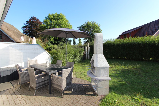 Ferienhaus in Zingst - Weidenstraße 6 - Terrasse mit Grillkamin