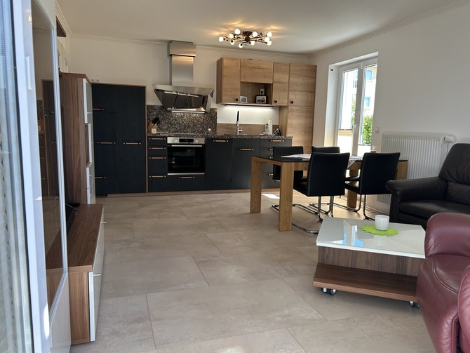 Ferienwohnung in Baabe - Ferienwohnung Strandrose - Wohnraum mit K&uuml;chenzeile und Essecke