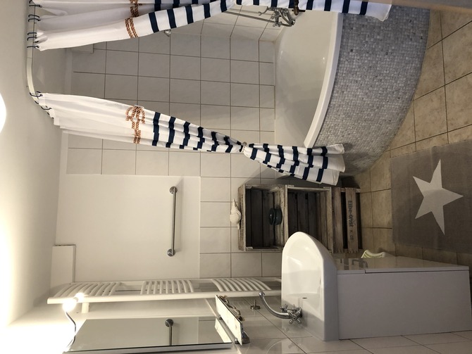 Ferienwohnung in Hansühn - Ostsee Ferienhof Sandmann - Bad mit Eckbadewanne