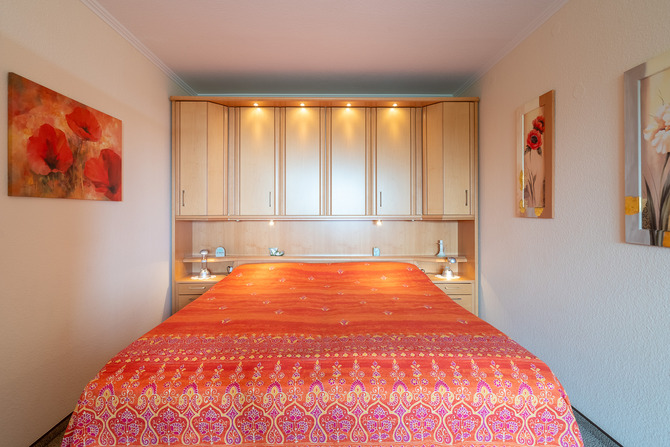 Ferienwohnung in Dahme - Haus Berolina, App. 228 Kurts - Elternbett im Wohn-Schlafraum 180x200