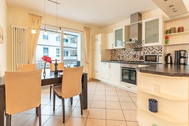 Ferienwohnung in Binz - Residenz am Kurpark: FeWo 8 K&uuml;stenzeit Kamin, Aufzug & Parkplatz in Binz!, 300 m bis zum Strand - Bild 2