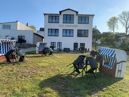 Stilvolle, moderne Ferienwohnung Meerblick G&ouml;hren, Balkon, 2 Schlafzimmer, Hunde Willkommen